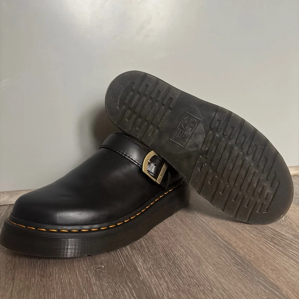 Dr. Martens Black Leather Mules with Gold Buckle and preowned 🖤🖤🖤 - Picture 4 of 8